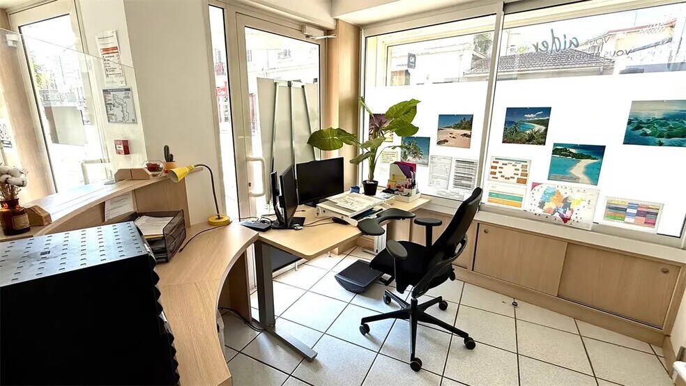 Flex in Bourg-en-Bresse for sale - Interior Photo - Image 3 of 11