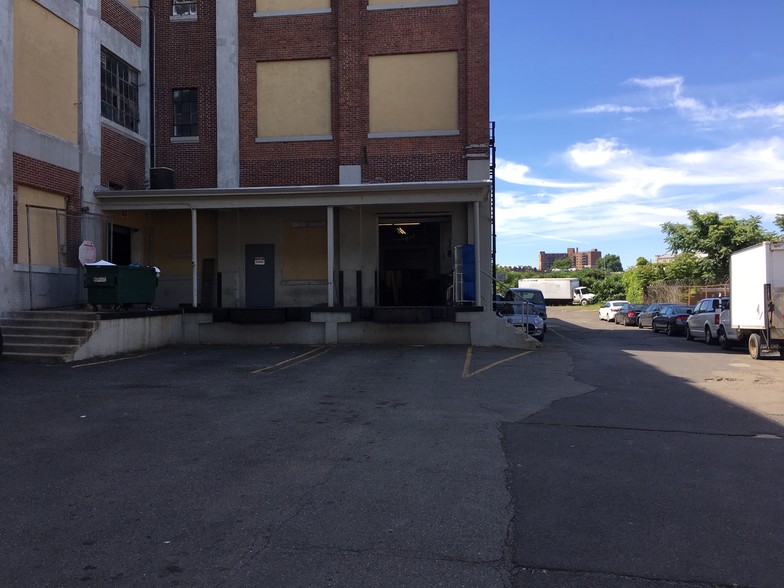 238 Lindbergh Pl, Paterson, NJ for lease - Building Photo - Image 2 of 3