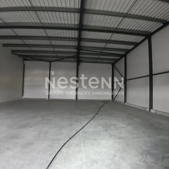 Flex in Vannes for lease - Building Photo - Image 2 of 4