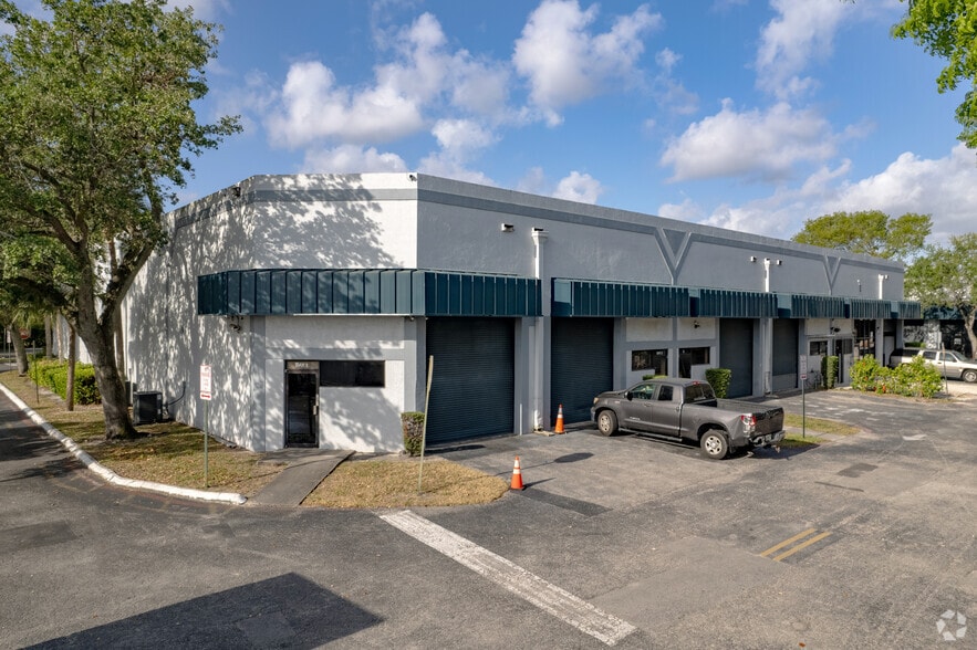 6741 W Sunrise Blvd, Plantation, FL for lease - Building Photo - Image 1 of 12