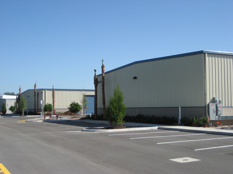1701-1829 Business Center Ln, Kissimmee, FL for lease - Building Photo - Image 3 of 12