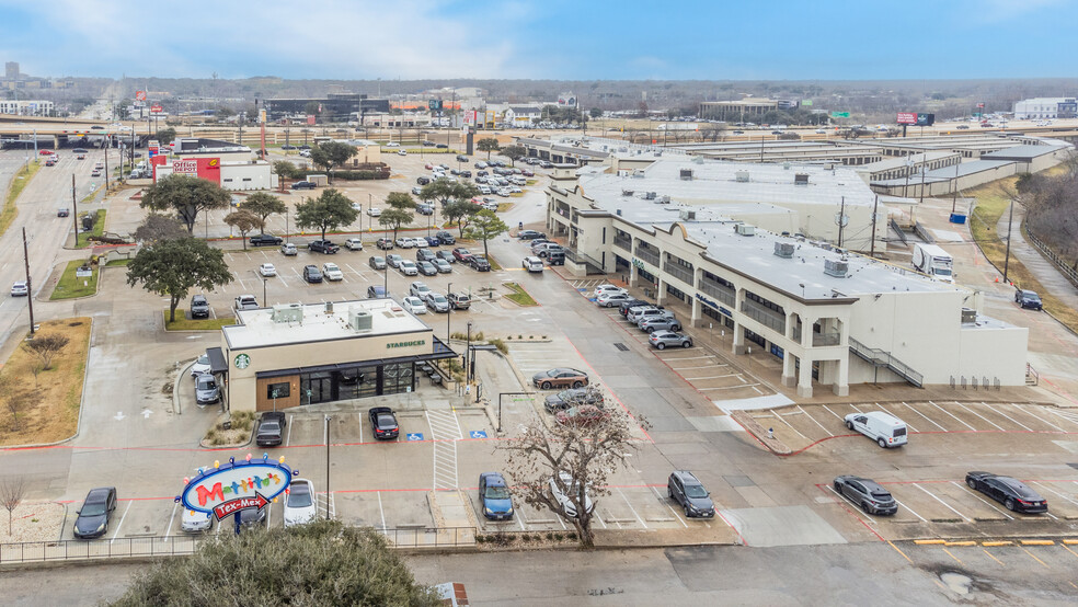 11613-11617 N Central Expy, Dallas, TX for lease - Building Photo - Image 2 of 25