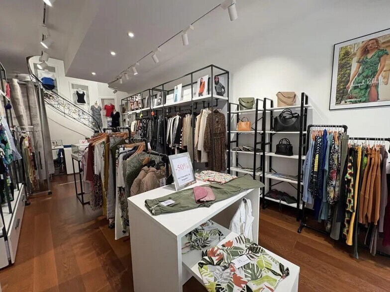 Retail in Reims for lease - Interior Photo - Image 2 of 5