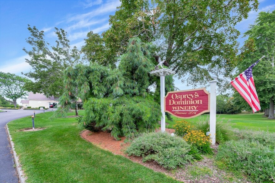 44075 Rte 25, Peconic, NY for sale - Building Photo - Image 1 of 40