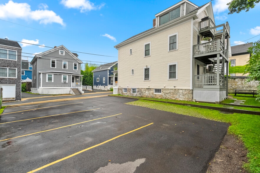 13 Dean Ave, Newport, RI for sale - Building Photo - Image 3 of 39