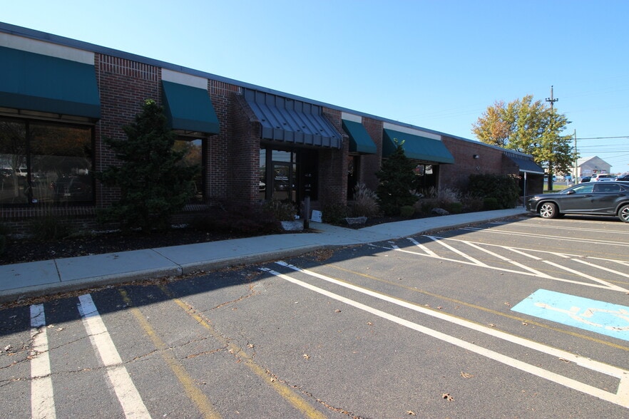 735 Fitzwatertown Rd, Willow Grove, PA for lease - Building Photo - Image 2 of 5