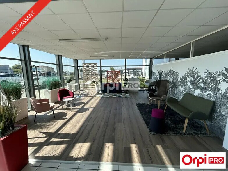 Flex in Saint-Marcel-lès-Valence for lease - Lobby - Image 2 of 8