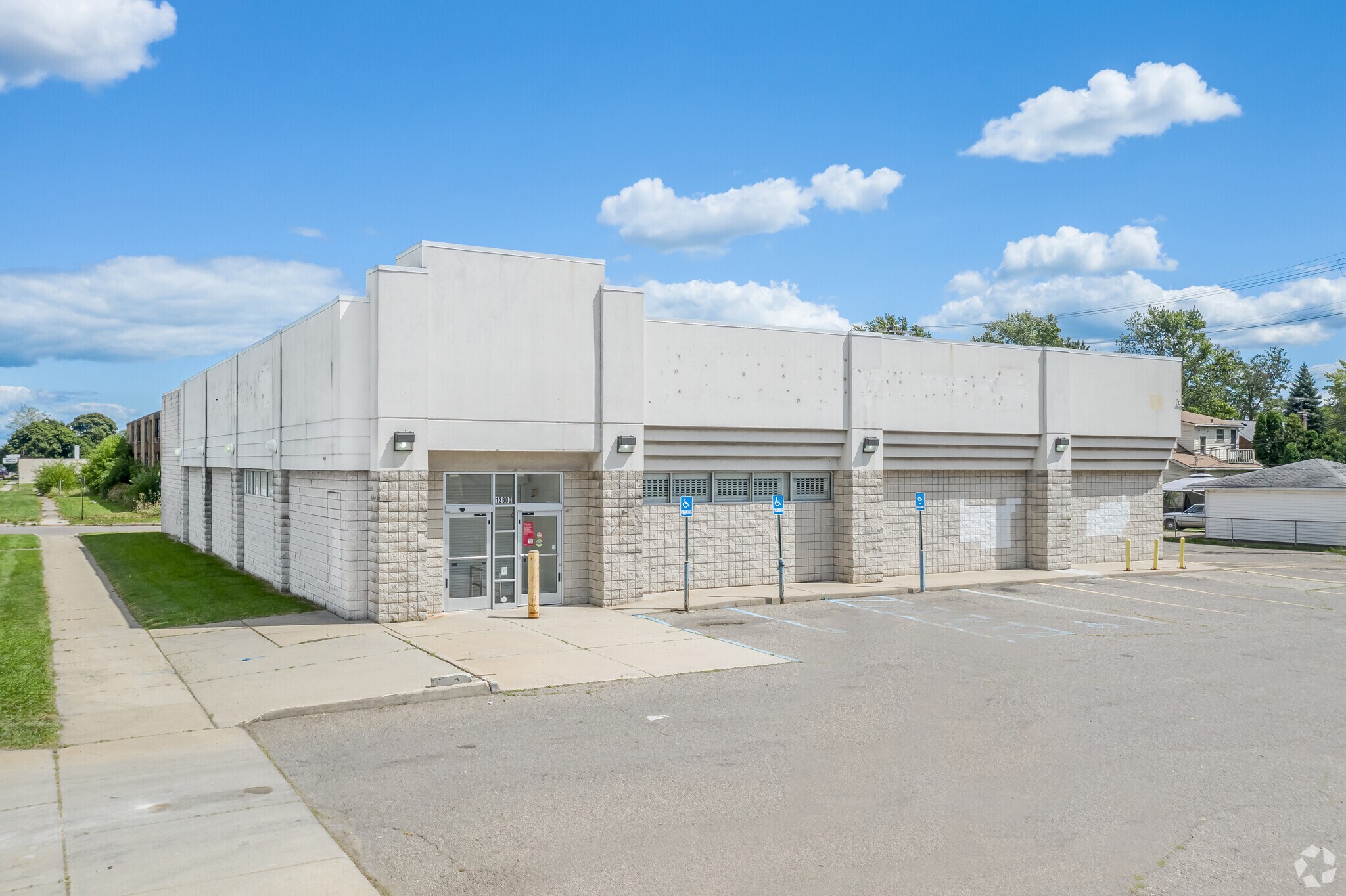 13600 E 7 Mile Rd, Detroit, MI for sale Primary Photo- Image 1 of 1