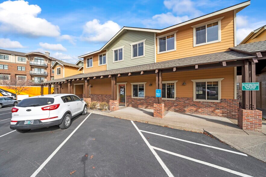 376 SW Bluff Dr, Bend, OR for sale - Primary Photo - Image 1 of 1