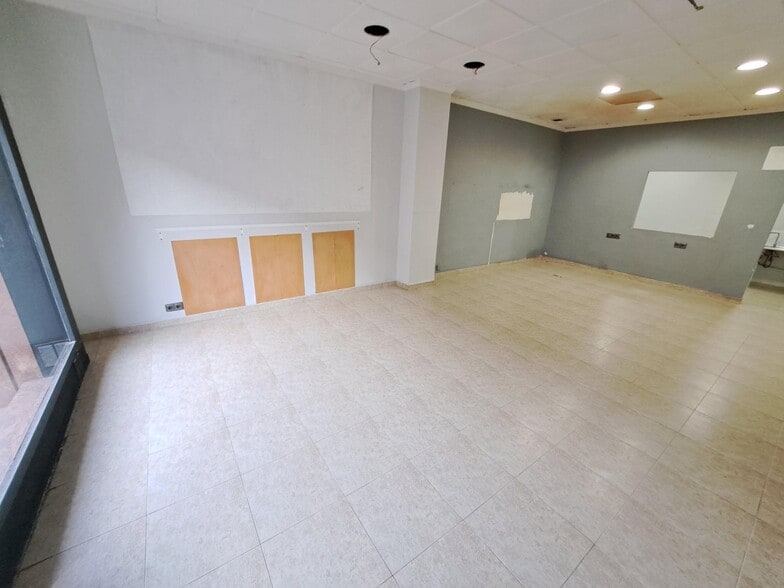 Retail in València for lease - Building Photo - Image 3 of 8