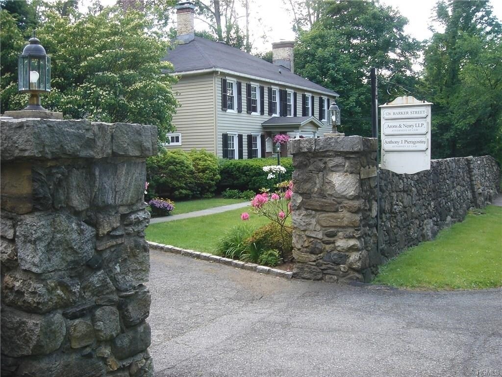 126 Barker St, Mount Kisco, NY 10549