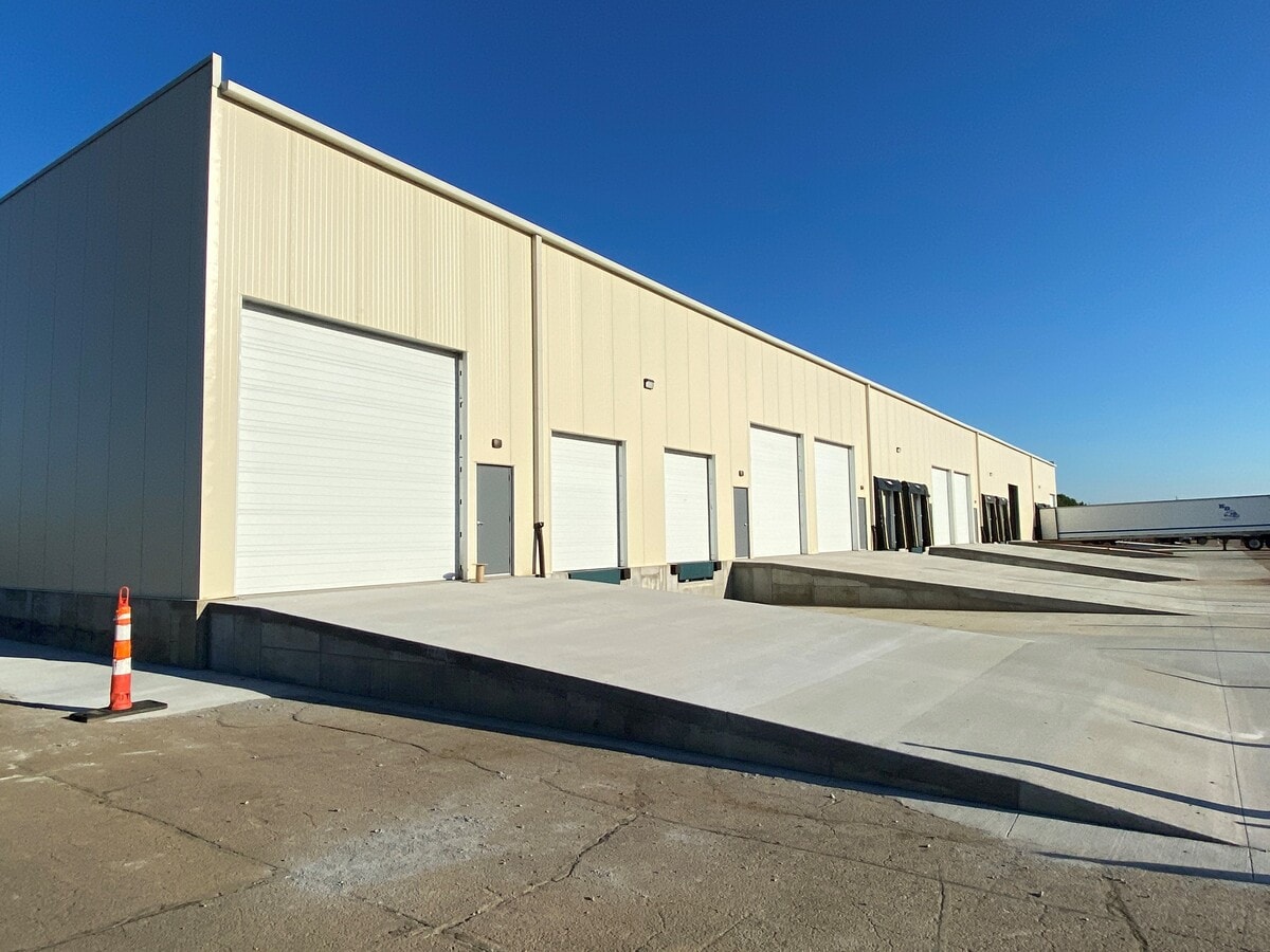 300 Centennial Dr, North Sioux City, SD 57049