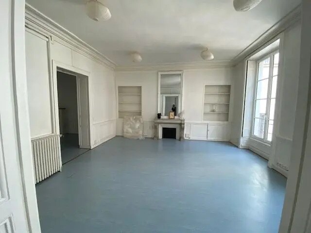 Retail in Paris for lease - Interior Photo - Image 1 of 8