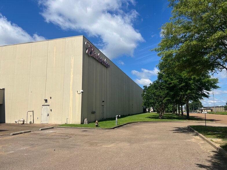 10777 High Point Dr, Olive Branch, MS for sale - Building Photo - Image 2 of 14