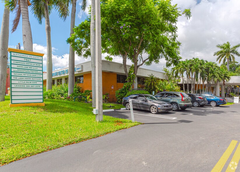 7887 N Kendall Dr, Miami, FL for lease - Primary Photo - Image 1 of 1