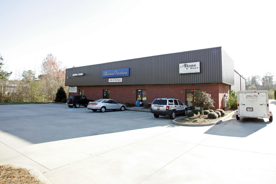 205-211 Mcdonough Pky, Mcdonough, GA for lease - Building Photo - Image 2 of 11