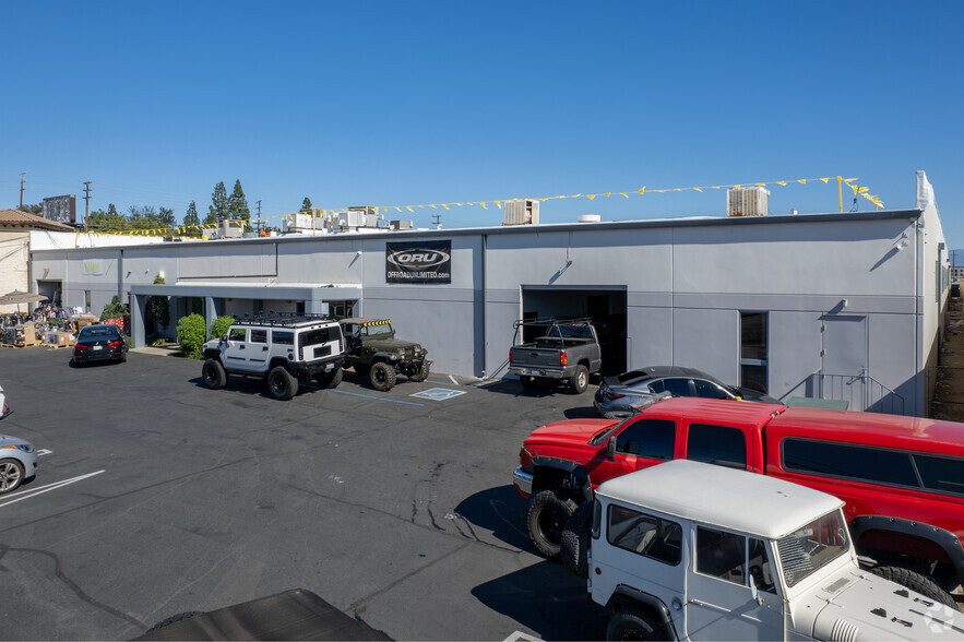 20834-20844 Lassen St, Chatsworth, CA for lease - Building Photo - Image 3 of 7