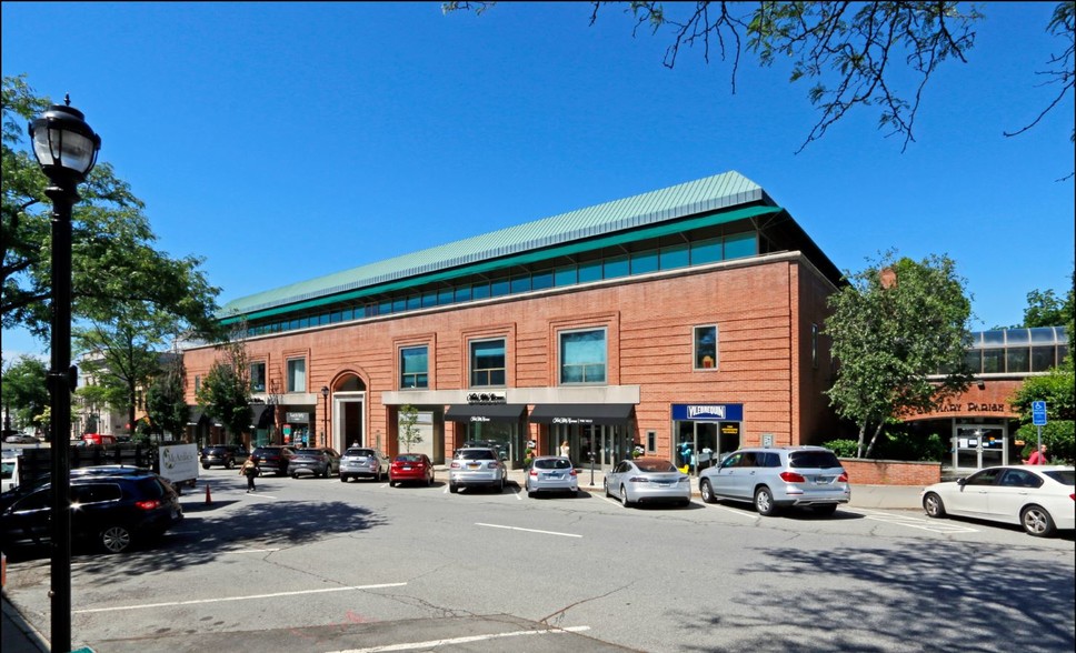 200 Greenwich Ave, Greenwich, CT for lease - Primary Photo - Image 1 of 4