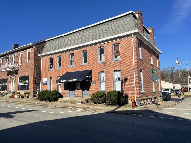 231 W Pittsburgh St, Greensburg, PA for lease - Building Photo - Image 2 of 14