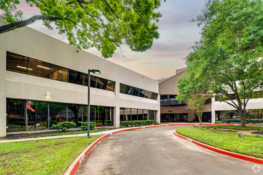 800 Bering Dr, Houston, TX for lease - Building Photo - Image 1 of 17