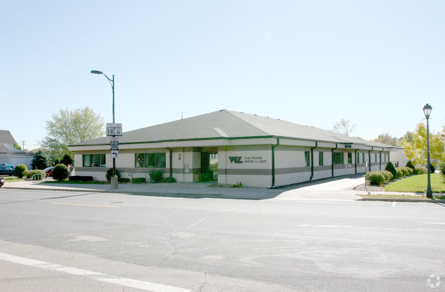 125 W Main St, Sun Prairie, WI for sale - Building Photo - Image 2 of 8