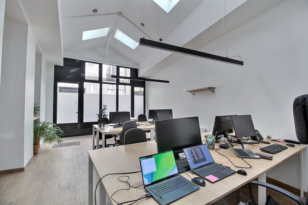 20 Boulevard Barbès, Paris for lease Interior Photo- Image 1 of 5