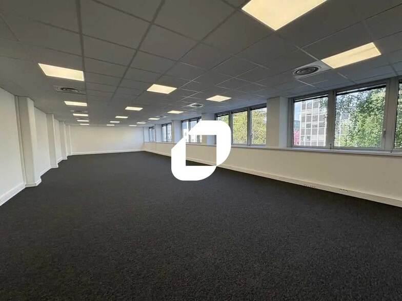 Office in Vélizy-Villacoublay for lease - Interior Photo - Image 3 of 17