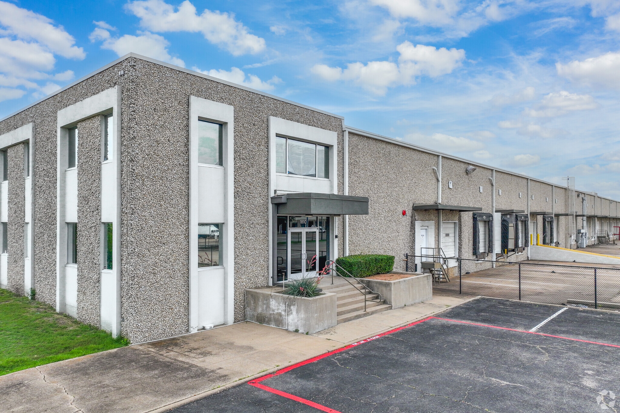 1810 Kelly Blvd, Carrollton, TX for lease Building Photo- Image 1 of 23