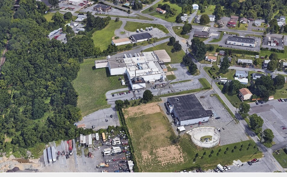 4591 Colebrook Ave, Emmaus, PA for lease - Building Photo - Image 2 of 5