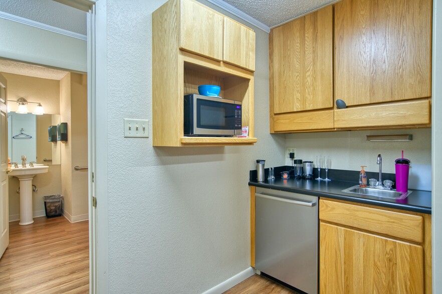 420 Kimbark St, Longmont, CO for lease - Interior Photo - Image 3 of 17