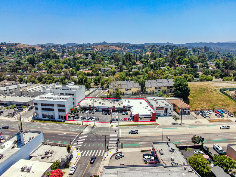 22982-23010 Ventura Blvd, Woodland Hills, CA for sale - Building Photo - Image 2 of 14