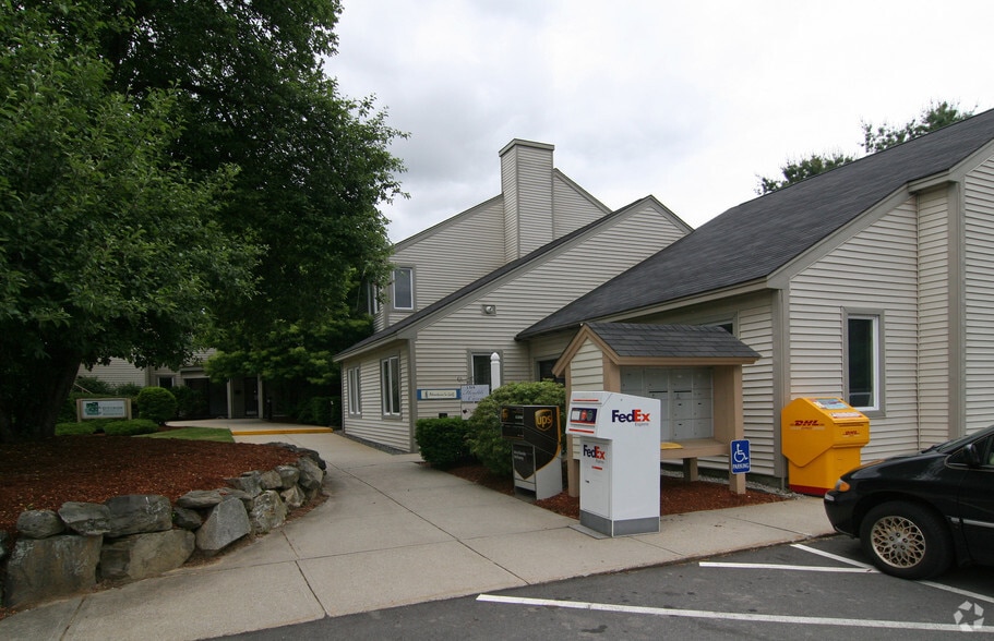22-24 Greeley St, Merrimack, NH for lease - Building Photo - Image 3 of 11