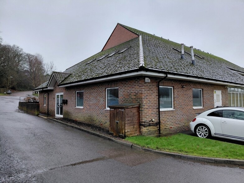 Bolding Way, Haywards Heath for lease - Building Photo - Image 2 of 4