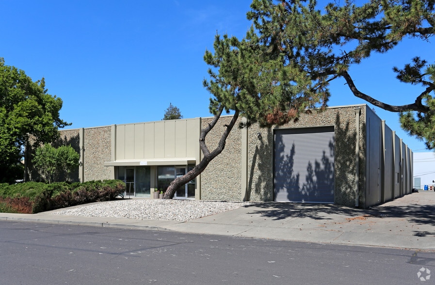 1050 Shary Ct, Concord, CA for lease - Building Photo - Image 2 of 9