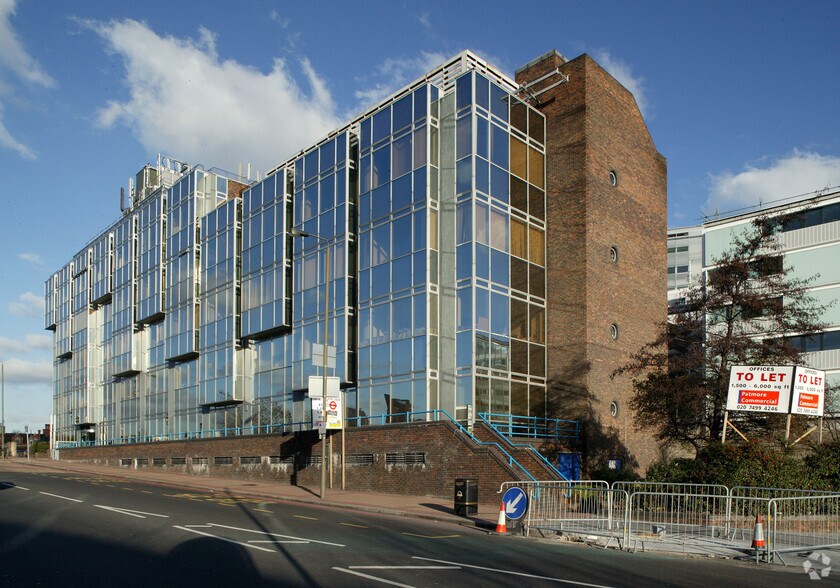 1 Battersea Bridge Rd, London, SW11 3BZ