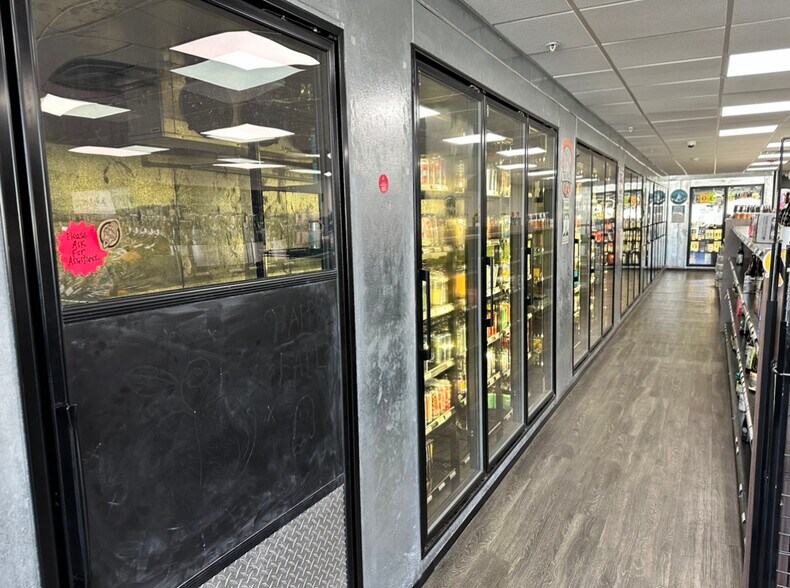 11 Vinal Sq, North Chelmsford, MA 01863 Retail for Lease