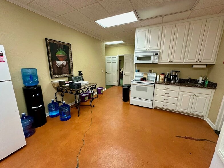 408 SW 7th Ave, Amarillo, TX for sale - Interior Photo - Image 3 of 7