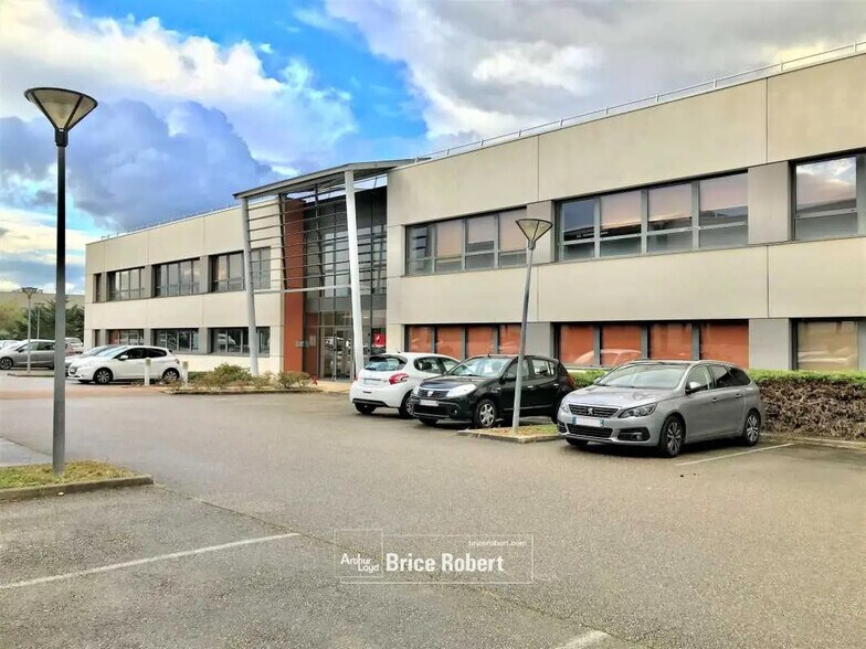 Office in Saint-Priest for lease - Building Photo - Image 1 of 38