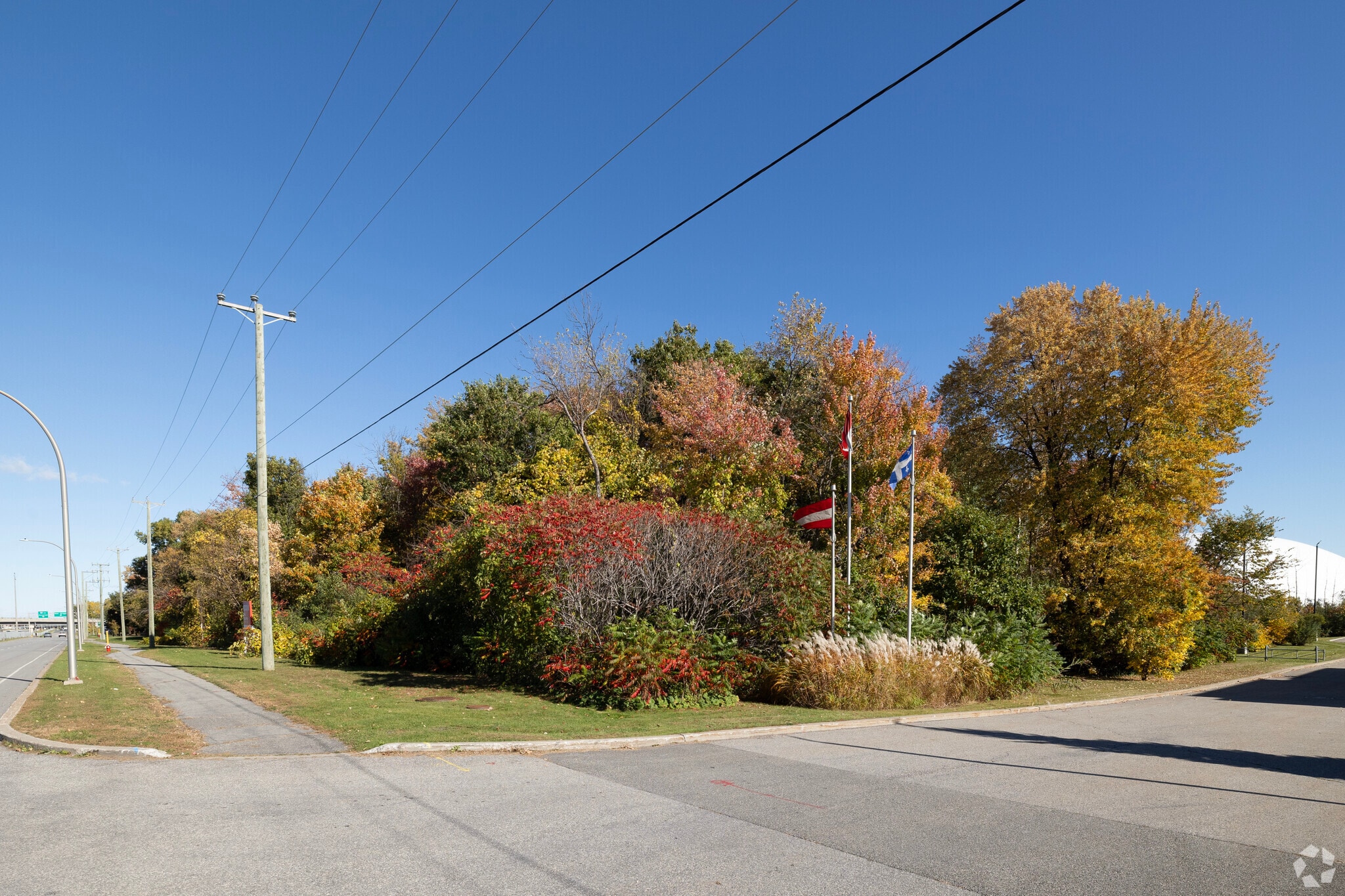 20500 Ln De Service S, Baie-d'urfe, QC for sale Primary Photo- Image 1 of 1