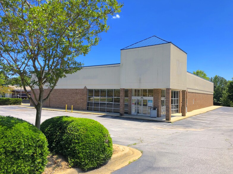 816 N Main St, Fuquay Varina, NC for lease - Building Photo - Image 1 of 24