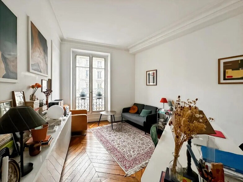 Office in Paris for lease - Interior Photo - Image 3 of 8