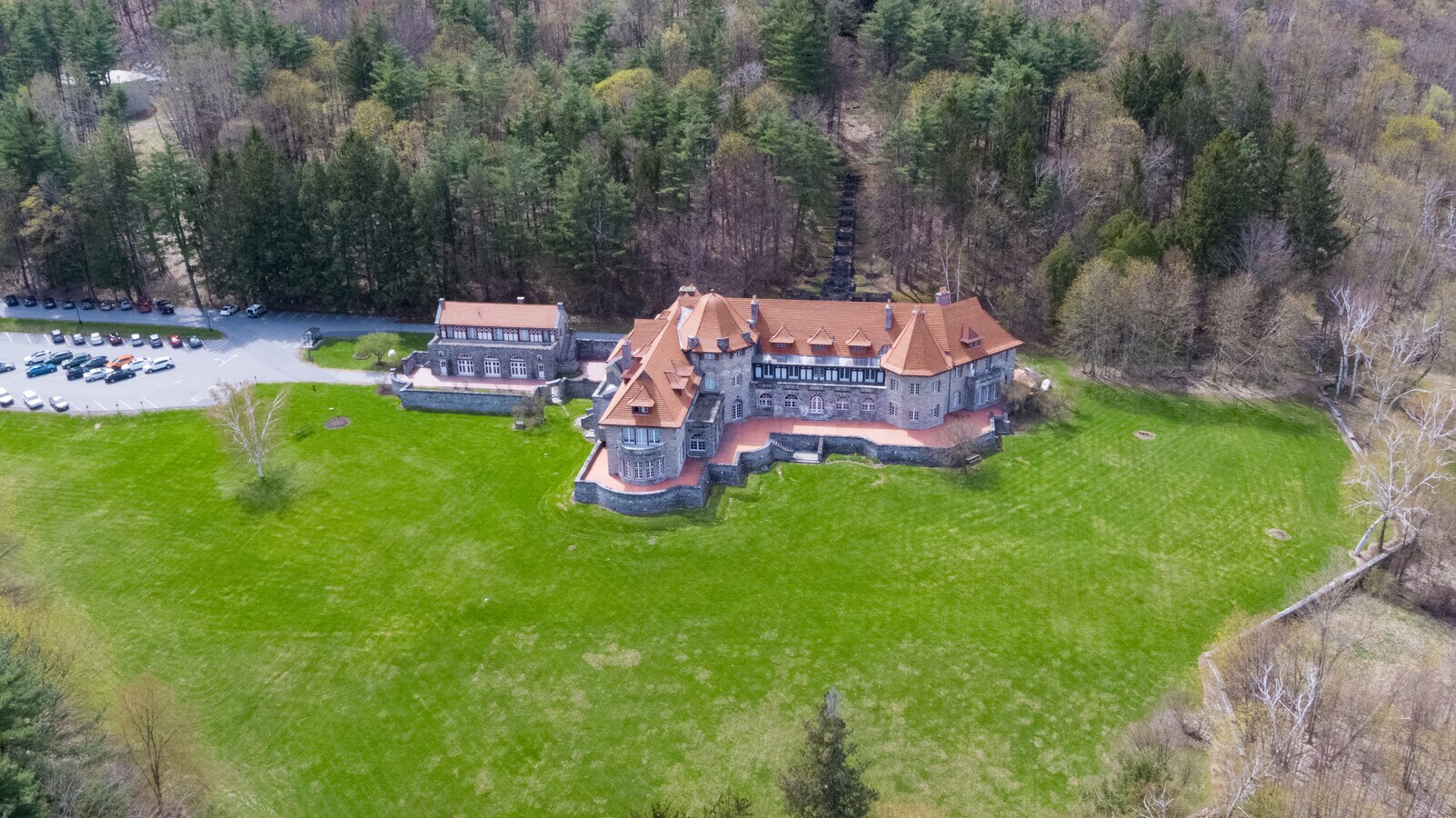 982 Mansion Dr, Bennington, VT 05201