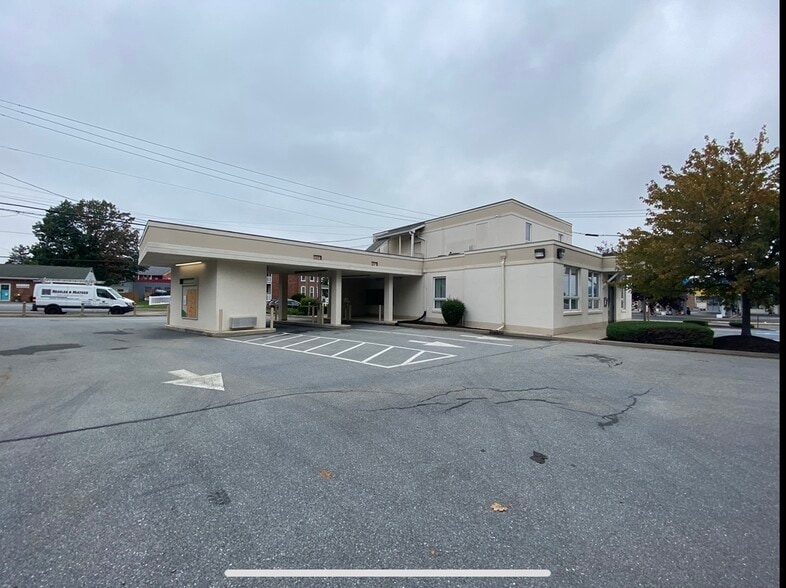 2134 Marietta Ave, Lancaster, PA for sale - Primary Photo - Image 1 of 4