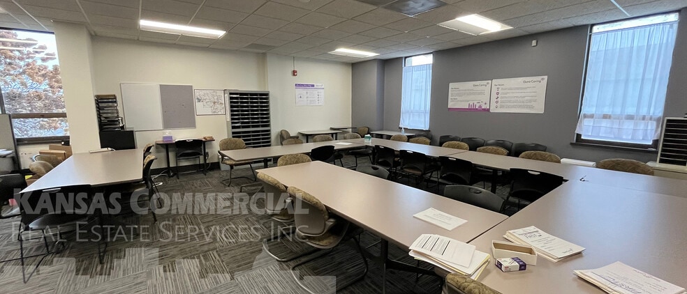 901 NE River Rd, Topeka, KS for lease - Interior Photo - Image 3 of 4