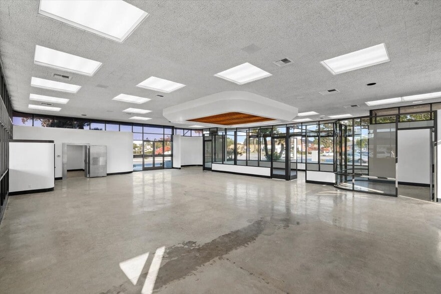 402 E Main St, Santa Maria, CA for sale - Interior Photo - Image 3 of 28