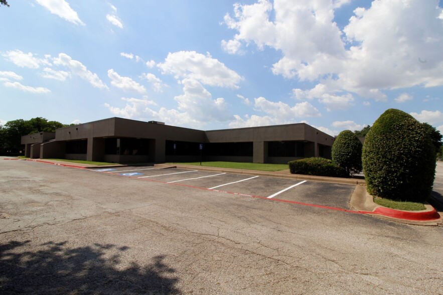 2501 Avenue J, Arlington, TX for lease - Building Photo - Image 1 of 5