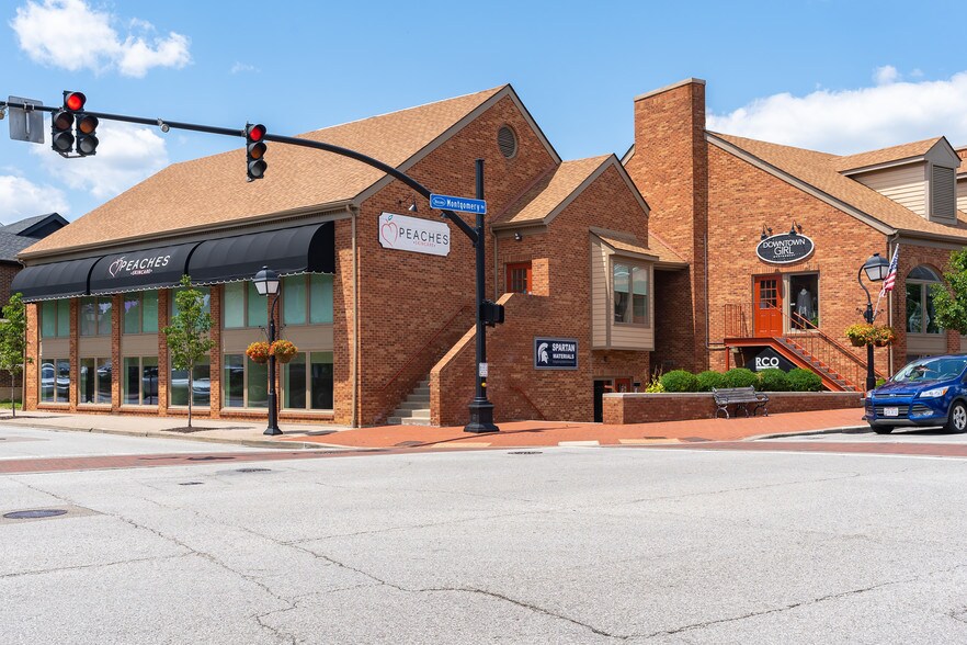 9393-9407 Montgomery Rd, Cincinnati, OH for sale - Building Photo - Image 1 of 1