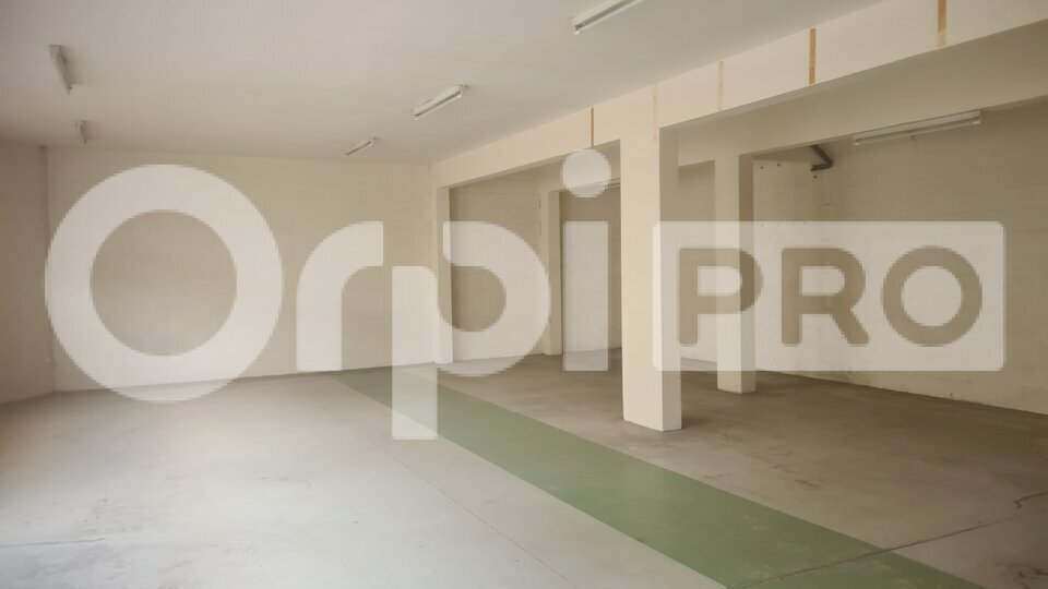 Retail in Commentry for lease - Interior Photo - Image 2 of 5
