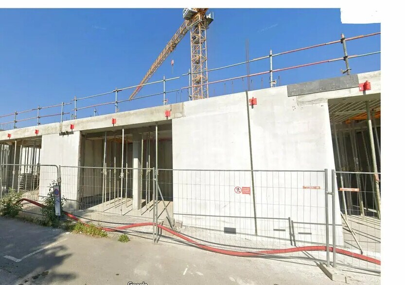 Retail in Arras for lease - Building Photo - Image 2 of 9