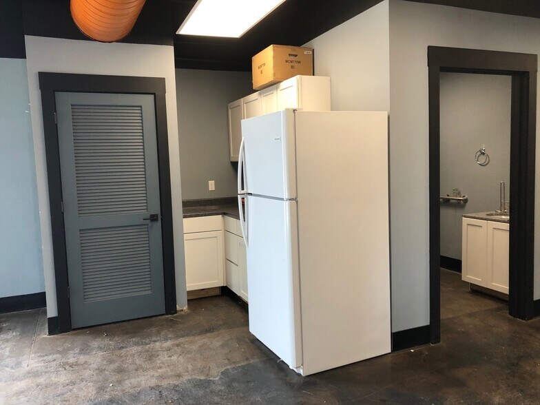 1001-1021 N Limestone St, Lexington, KY for lease - Interior Photo - Image 3 of 13